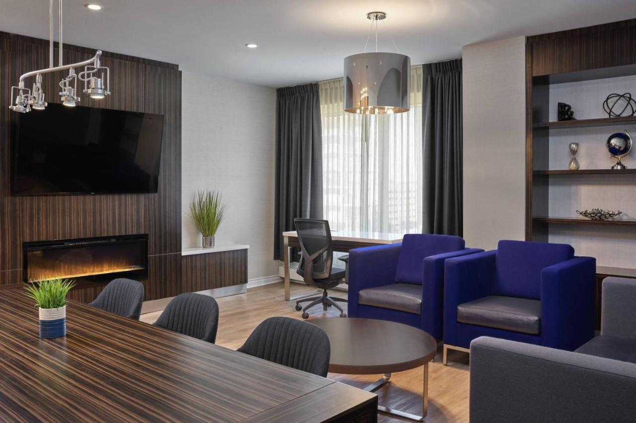 Delta Hotels by Marriott Edmonton Centre Suites Exteriör bild