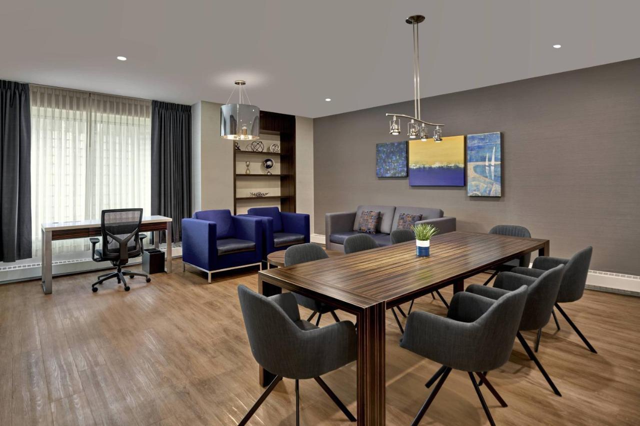 Delta Hotels by Marriott Edmonton Centre Suites Exteriör bild