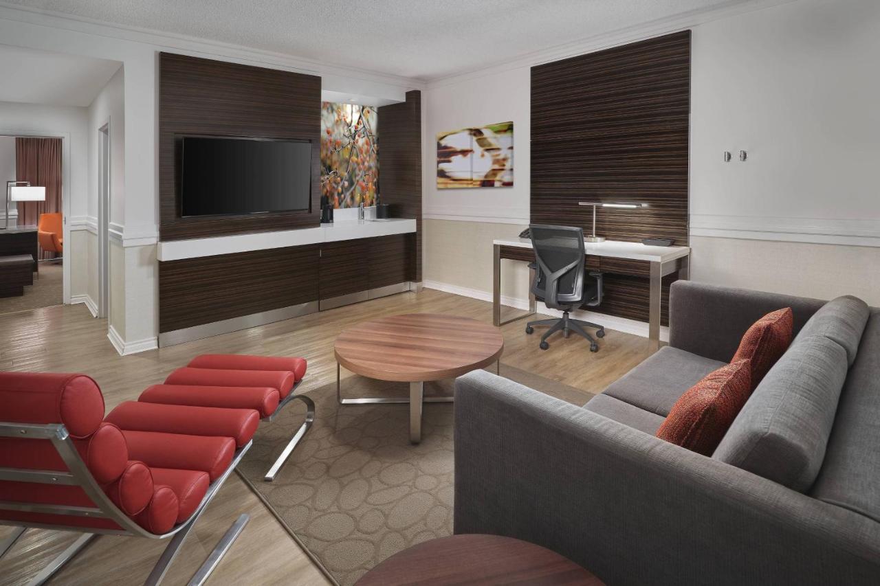Delta Hotels by Marriott Edmonton Centre Suites Exteriör bild