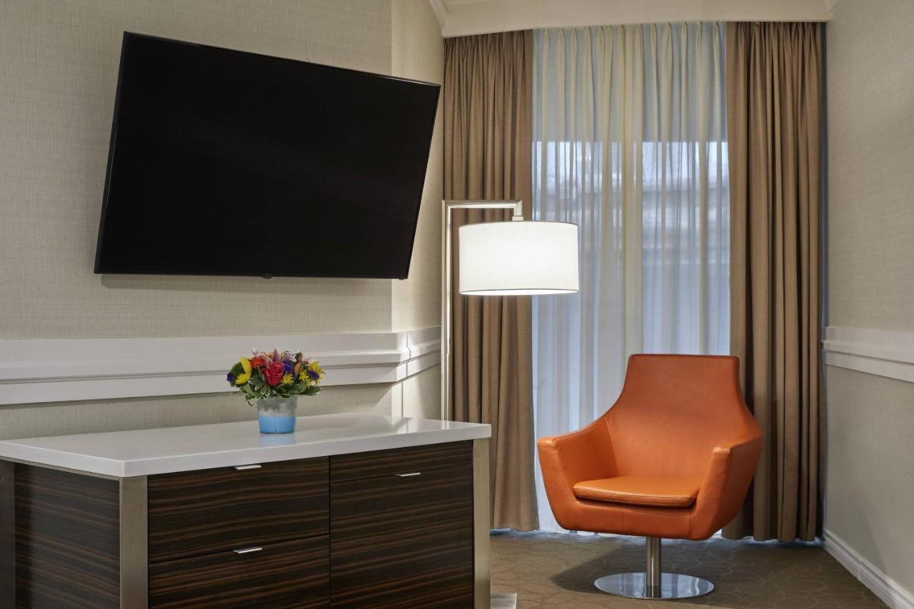 Delta Hotels by Marriott Edmonton Centre Suites Exteriör bild
