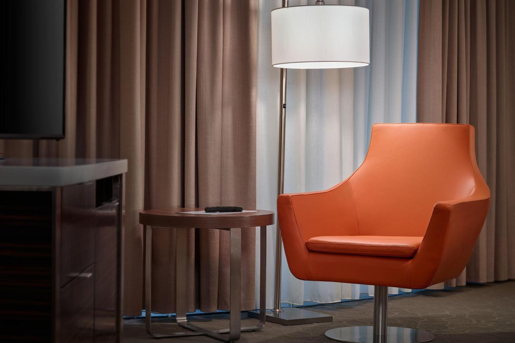 Delta Hotels by Marriott Edmonton Centre Suites Exteriör bild