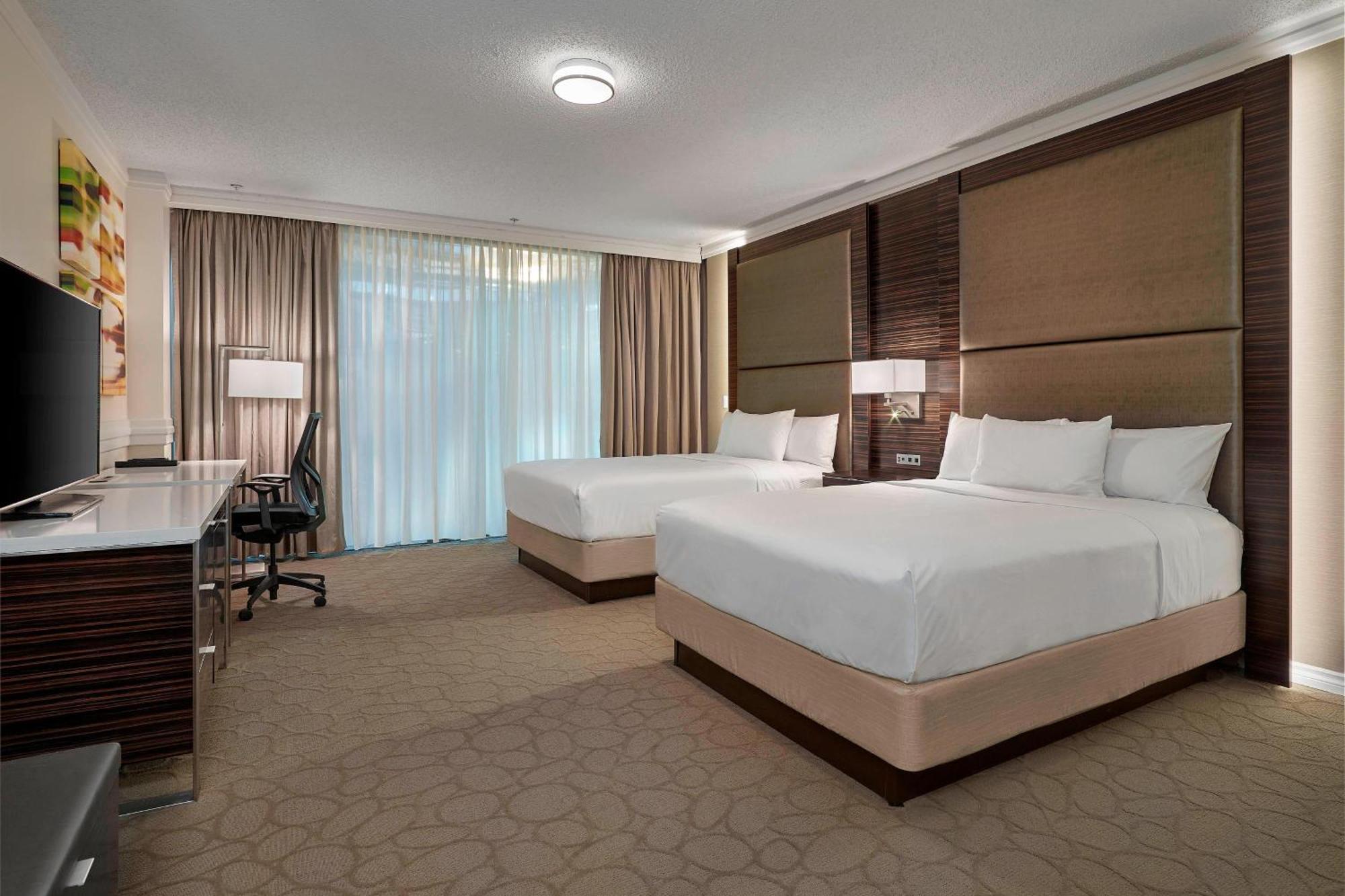 Delta Hotels by Marriott Edmonton Centre Suites Exteriör bild