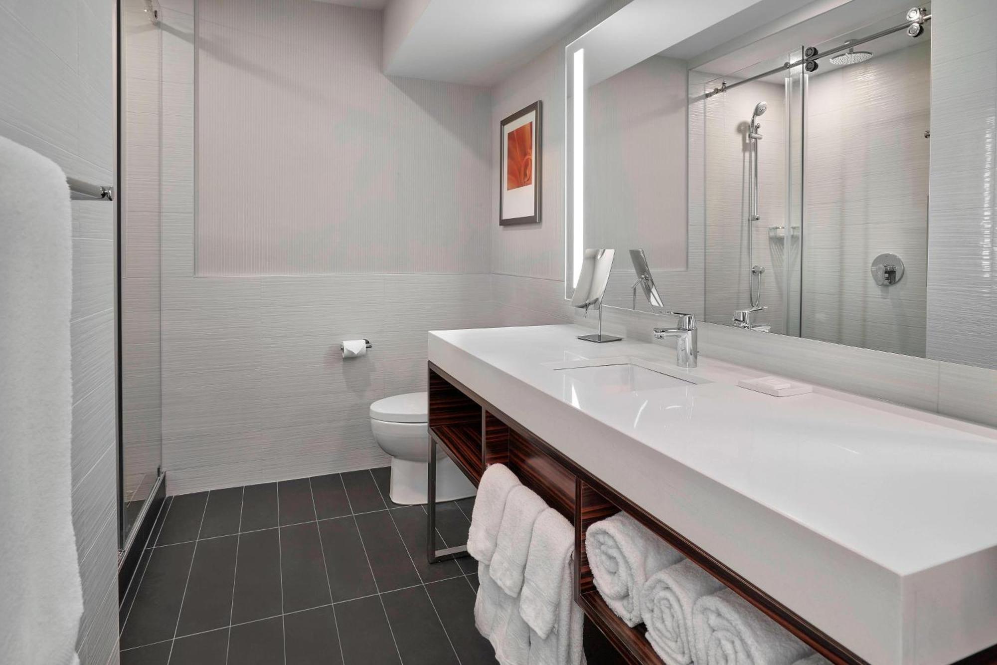 Delta Hotels by Marriott Edmonton Centre Suites Exteriör bild